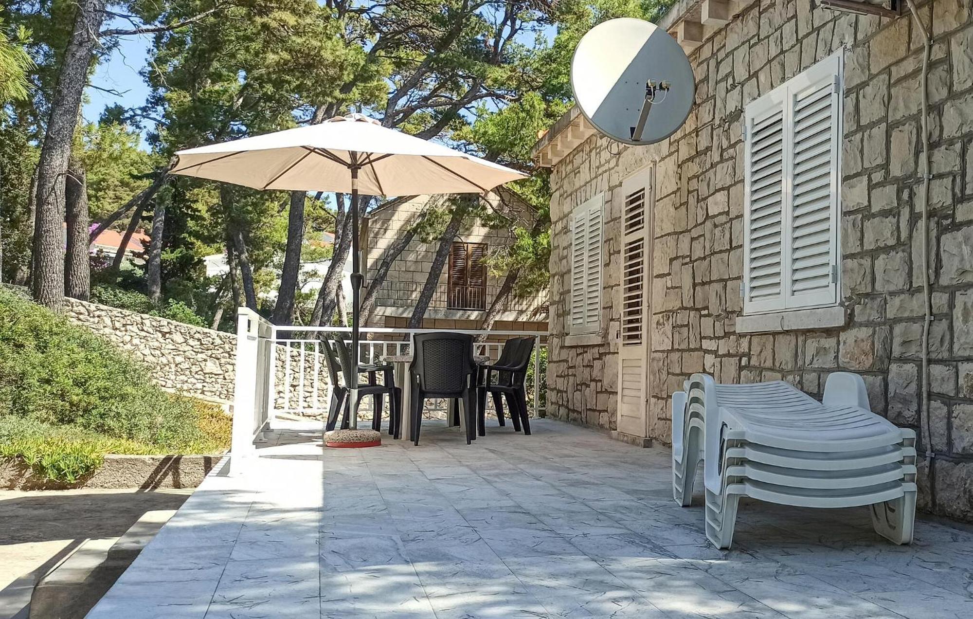 Amazing Apartment In Lumbarda With Kitchen Esterno foto