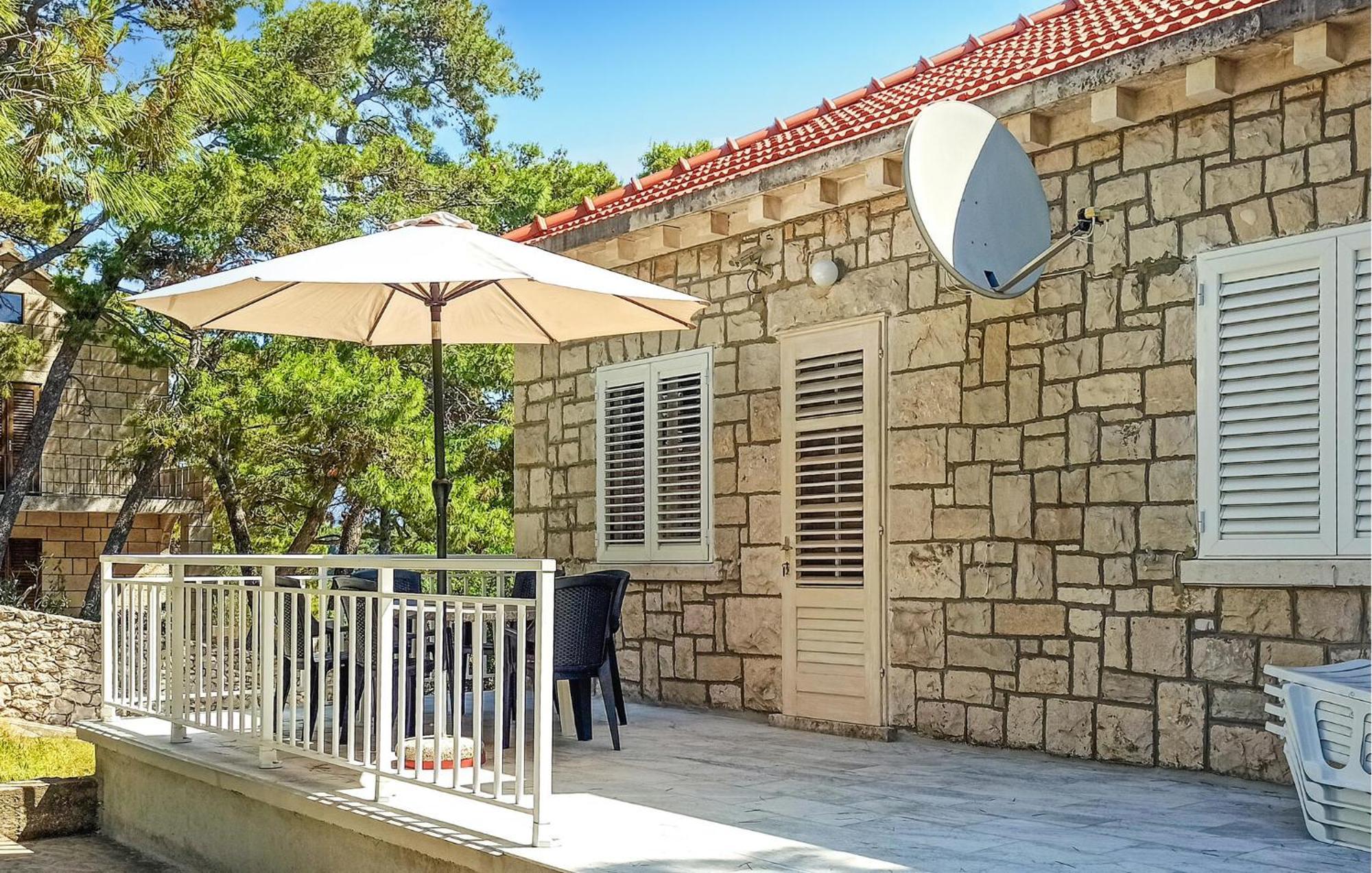 Amazing Apartment In Lumbarda With Kitchen Esterno foto